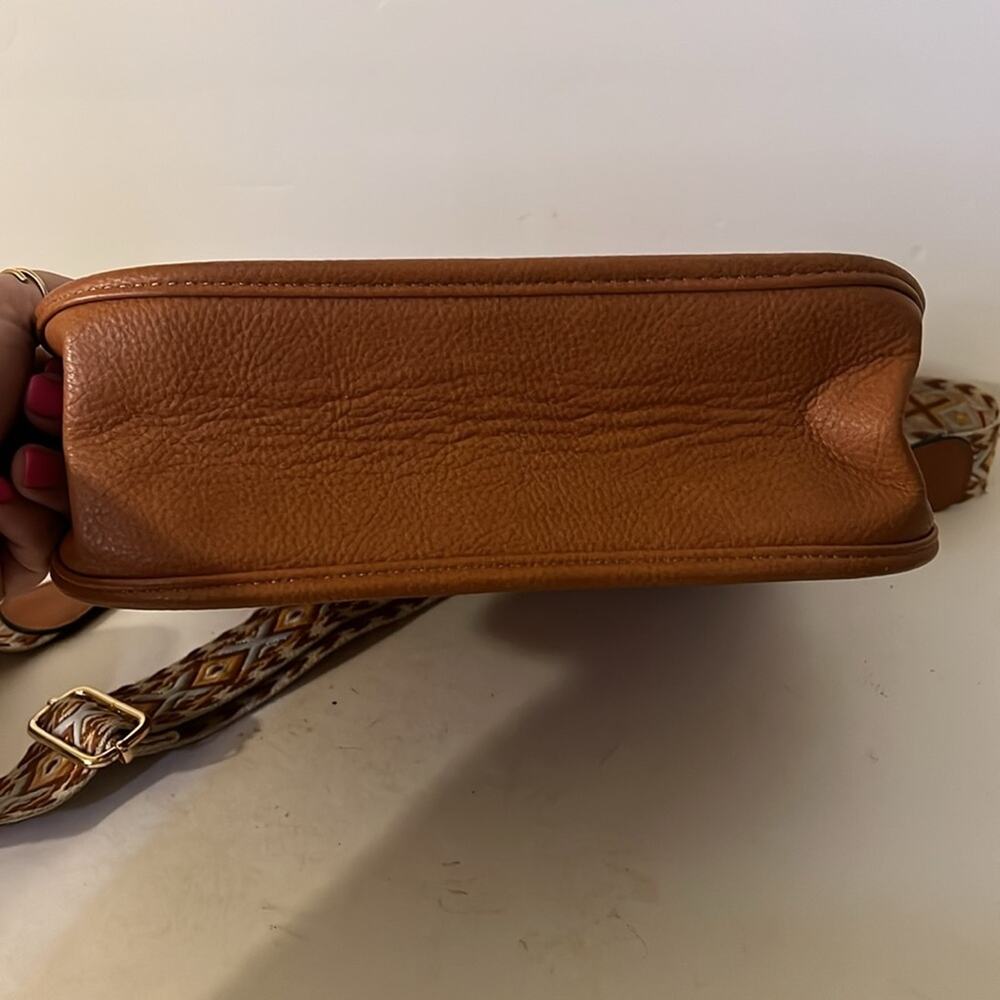 HKCLUF vegan leather crossbody with southwestern style woven strap - Picture 6 of 7